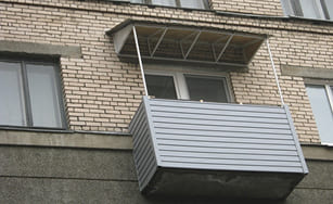 комбинированная конструкция крыши на балконе